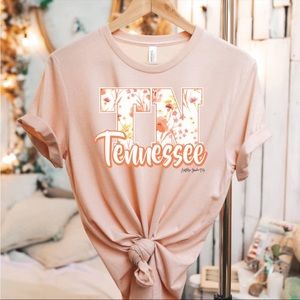 Brand new BOUTIQUE peach Tennessee shirt size M